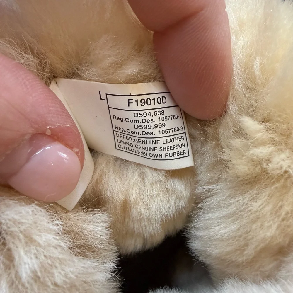 Authentic UGG Australia Bailey Button Boots in Walnut - Size 7 - Picture 10 of 11